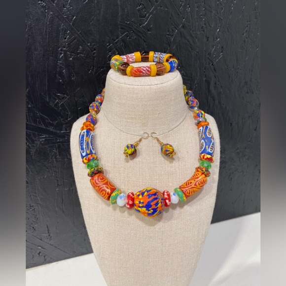 “GORGEOUS” Handcrafted Handpainted Stones Colorful Beaded Necklace & Earring Set - Picture 5 of 13